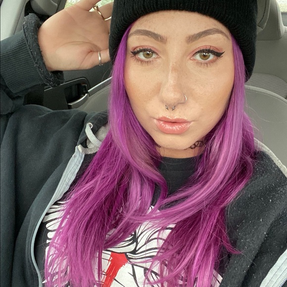 Meet your Posher, Kaitlyn - Picture 1 of 8